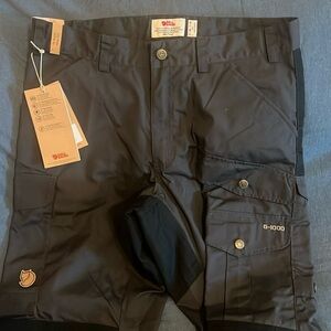 32” Grey (NWT)
FJÄLLRÄVEN VIDDA PRO TROUSERS - MEN'S